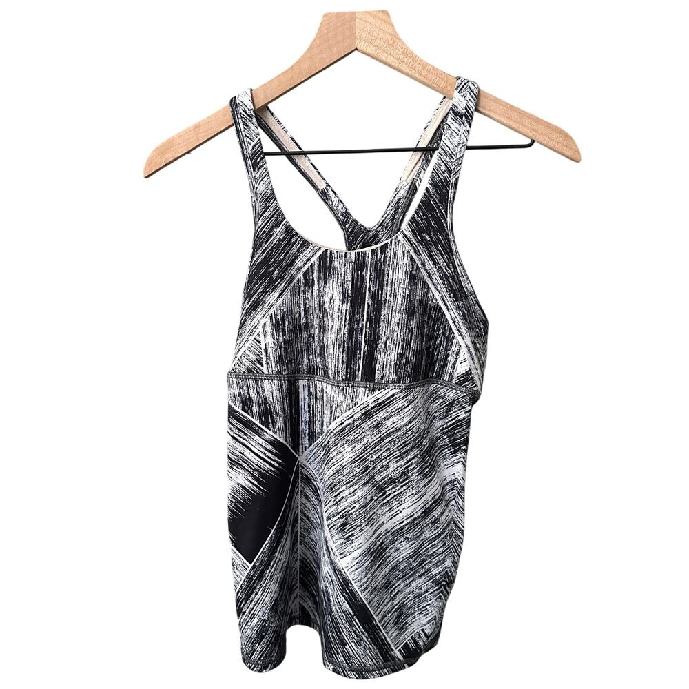 Lululemon Tank Heat Wave Size 6 Built in Bra